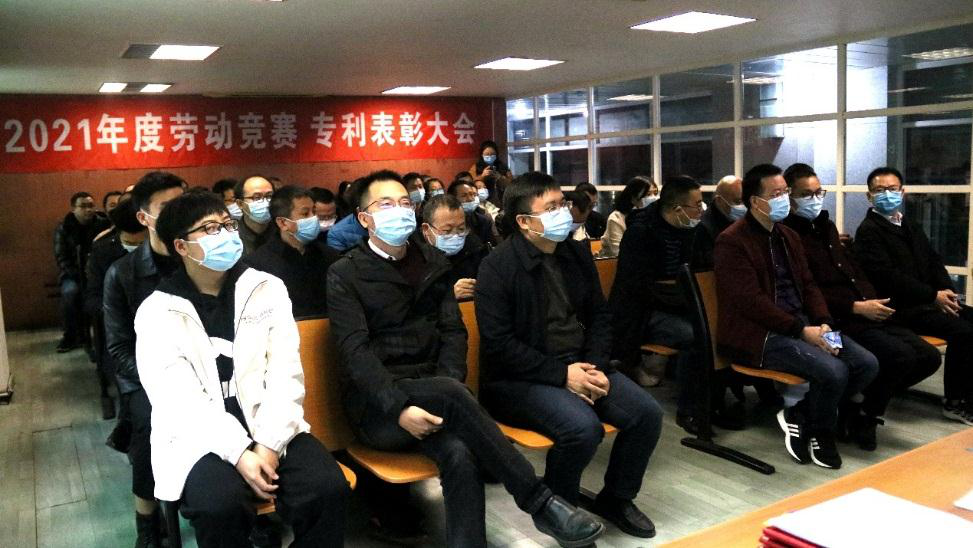 禮贊勞動(dòng)者——天馬玻璃隆重舉行2021 年勞動(dòng)競(jìng)賽、專利獲得者表彰大會(huì)(圖4)